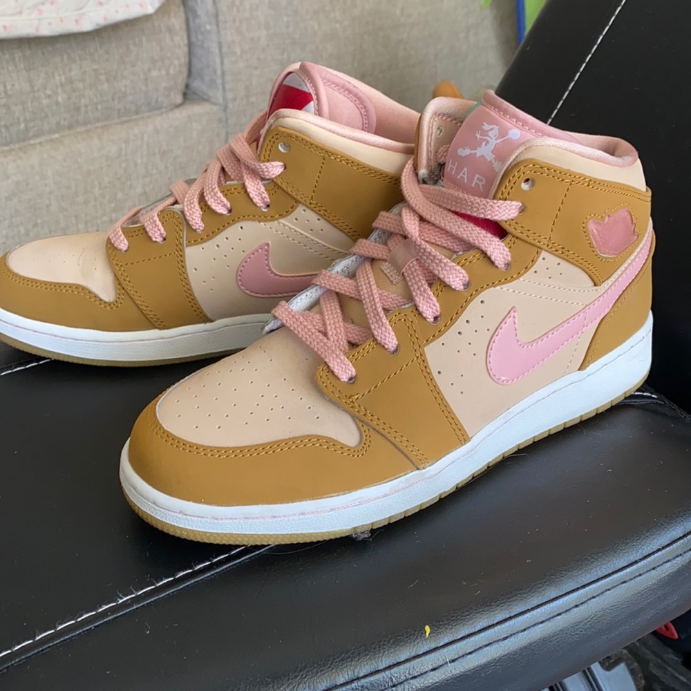 Jordan Nike Lola Bunny US 5.5 Y